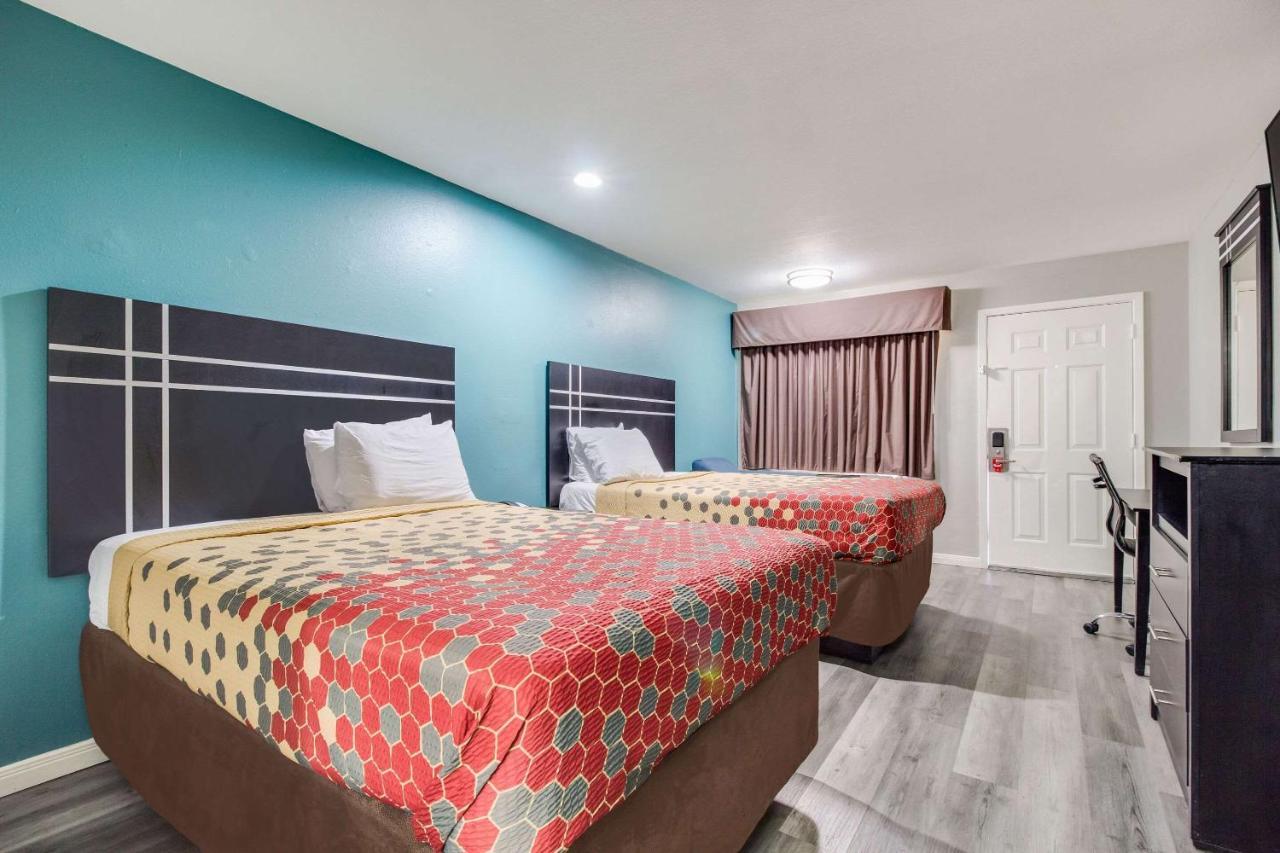 Econo Lodge Houston Brookhollow Екстериор снимка