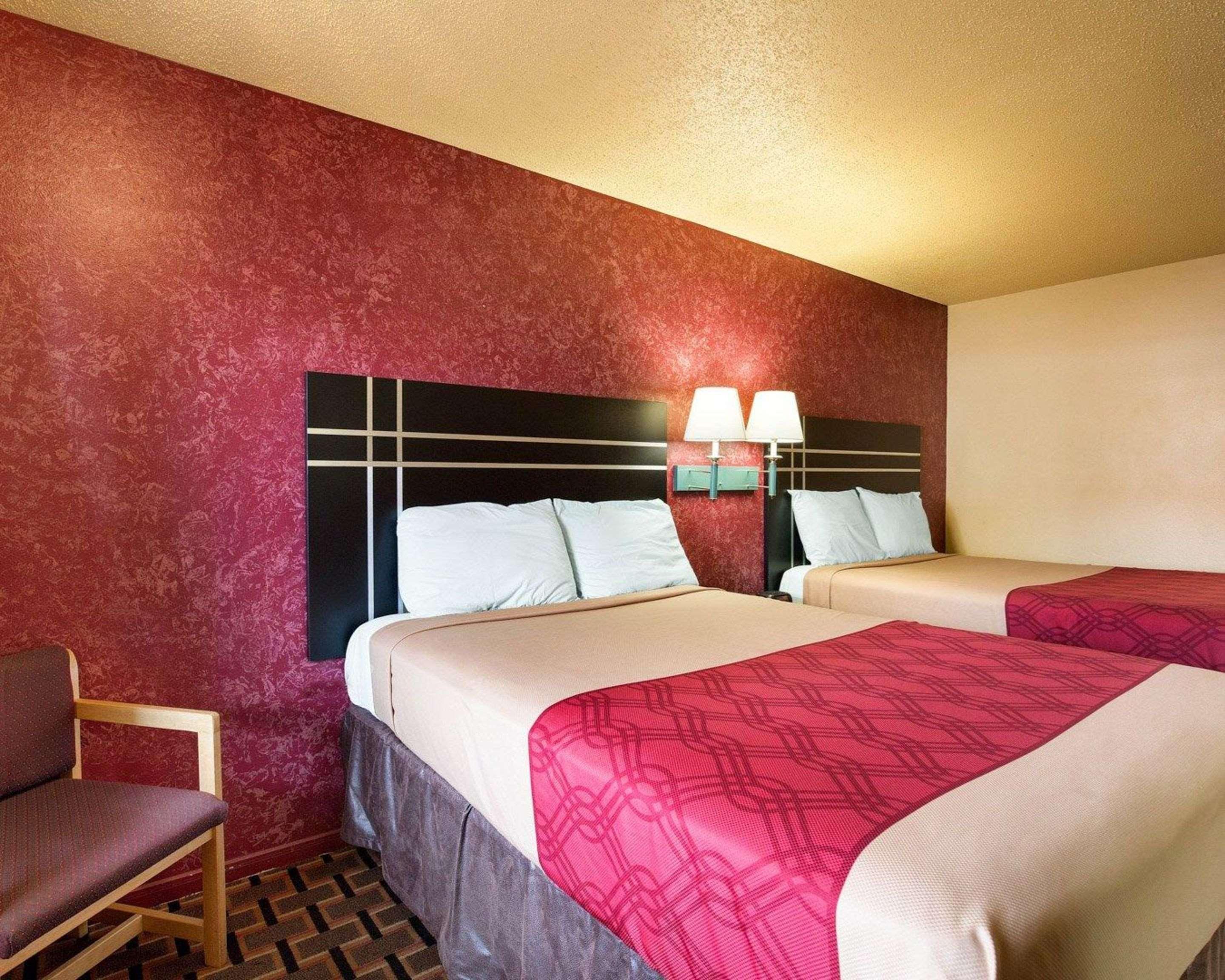 Econo Lodge Houston Brookhollow Екстериор снимка