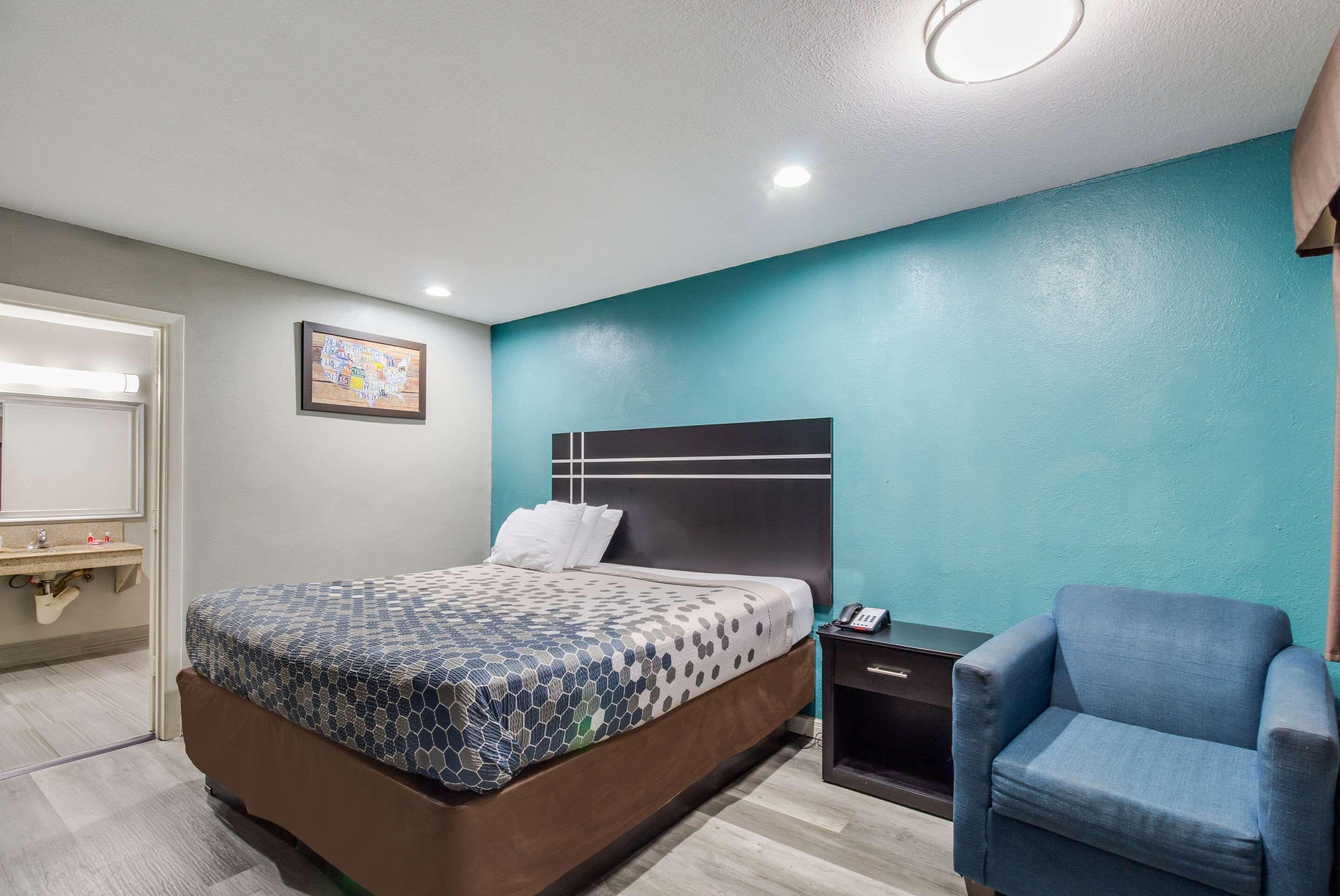Econo Lodge Houston Brookhollow Екстериор снимка