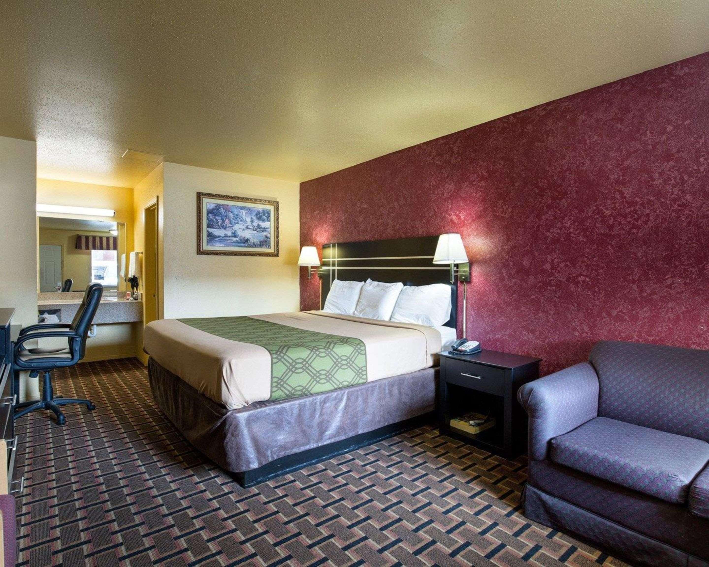 Econo Lodge Houston Brookhollow Екстериор снимка