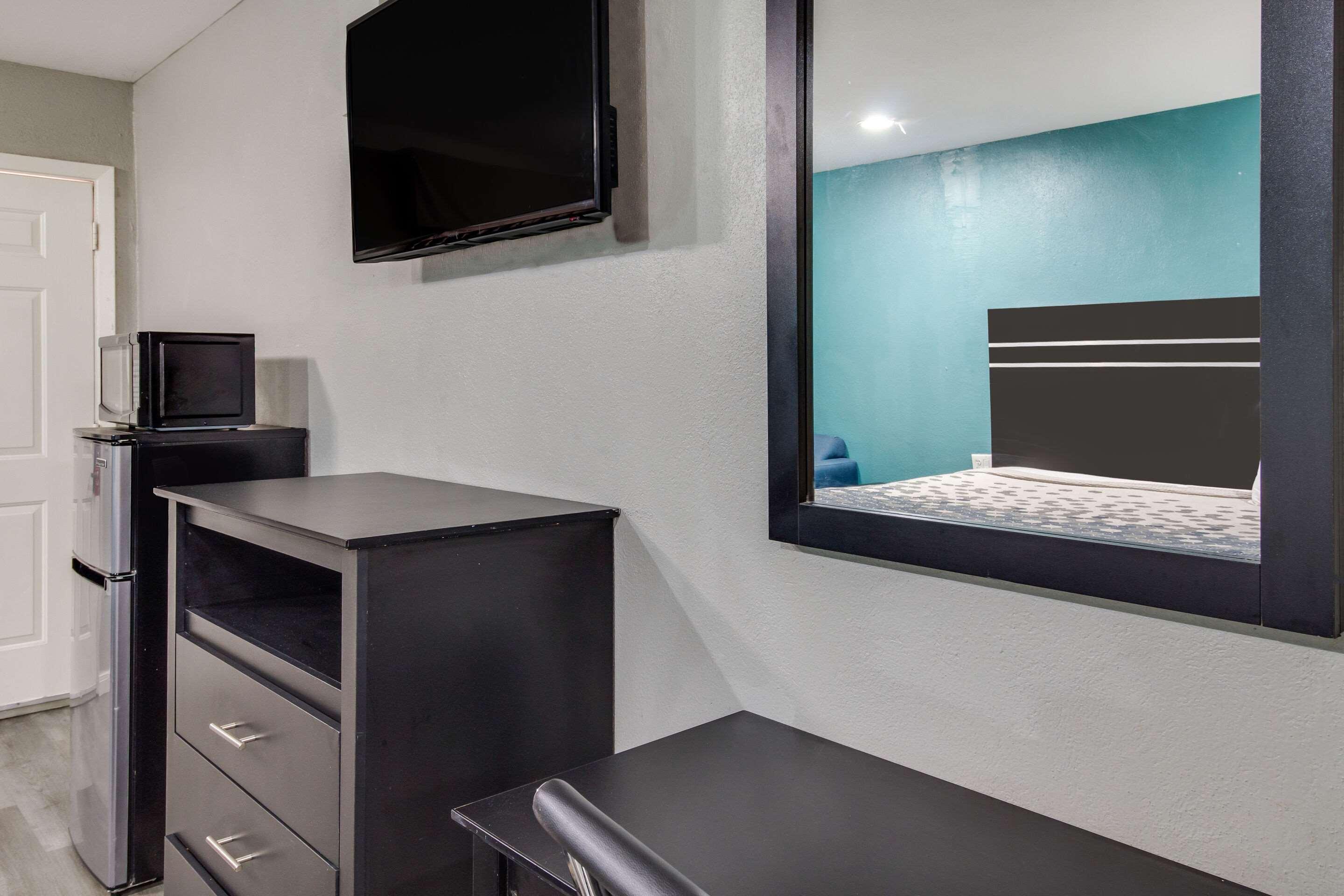 Econo Lodge Houston Brookhollow Екстериор снимка