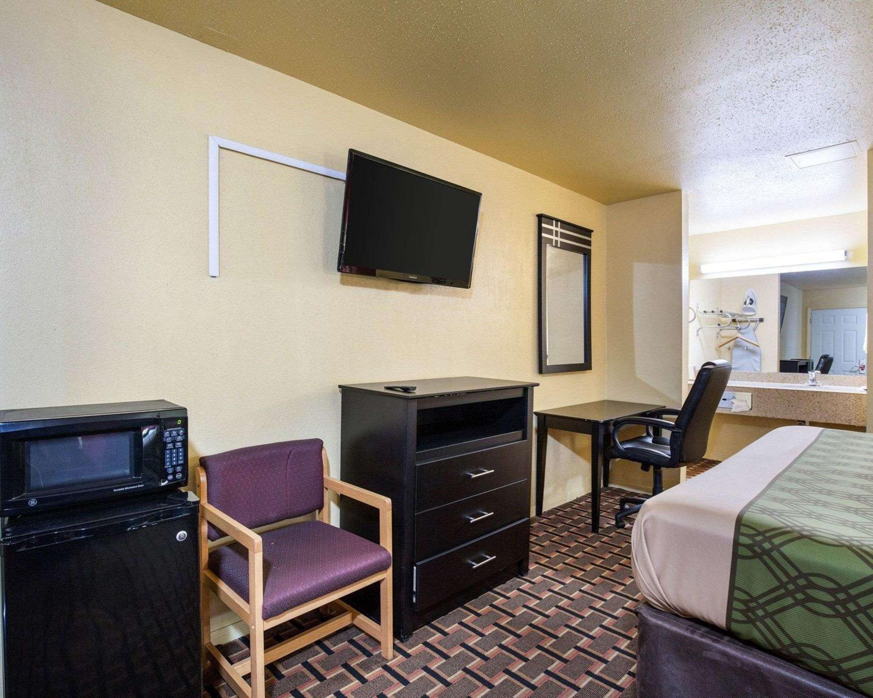 Econo Lodge Houston Brookhollow Екстериор снимка