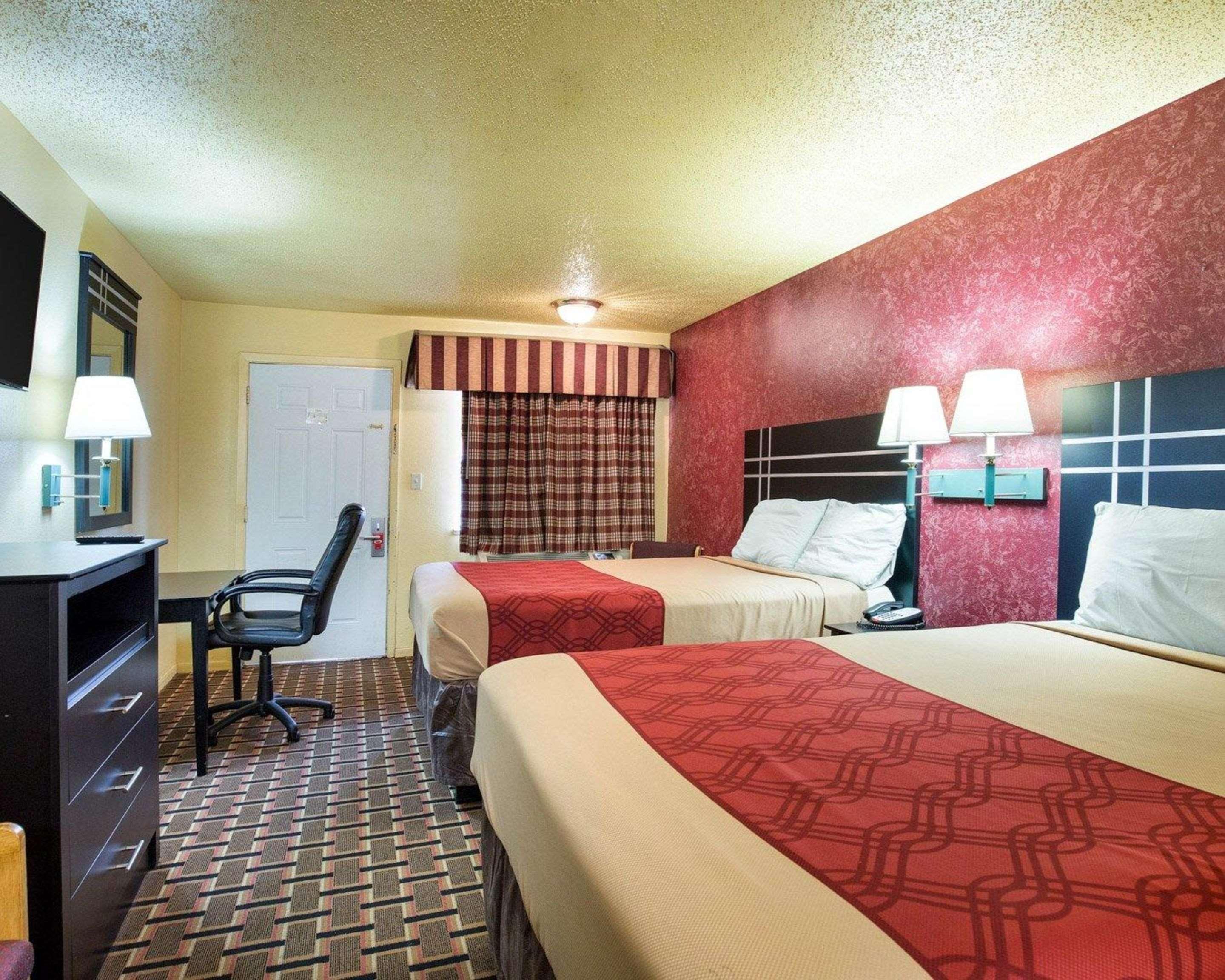 Econo Lodge Houston Brookhollow Екстериор снимка
