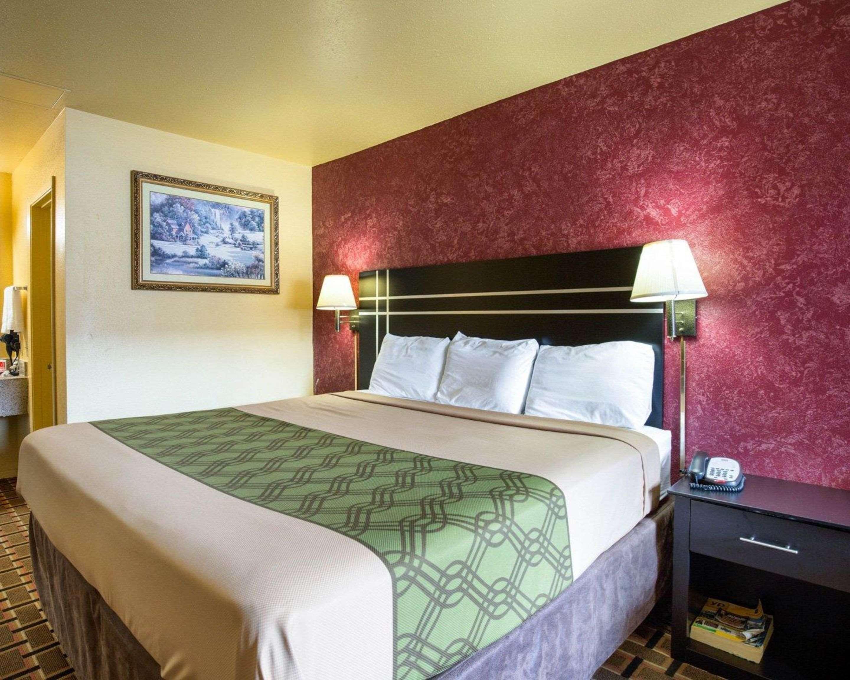 Econo Lodge Houston Brookhollow Екстериор снимка