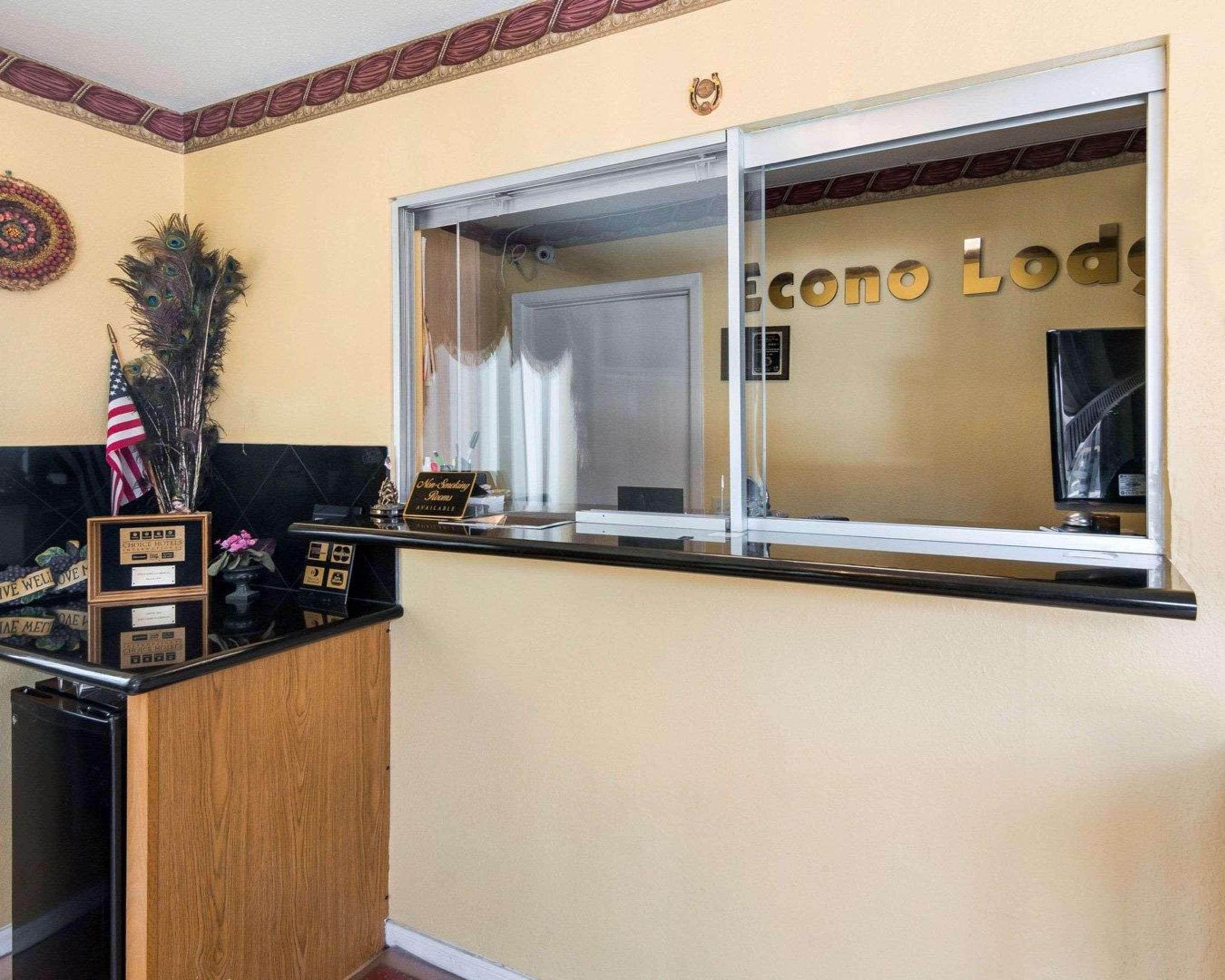 Econo Lodge Houston Brookhollow Екстериор снимка