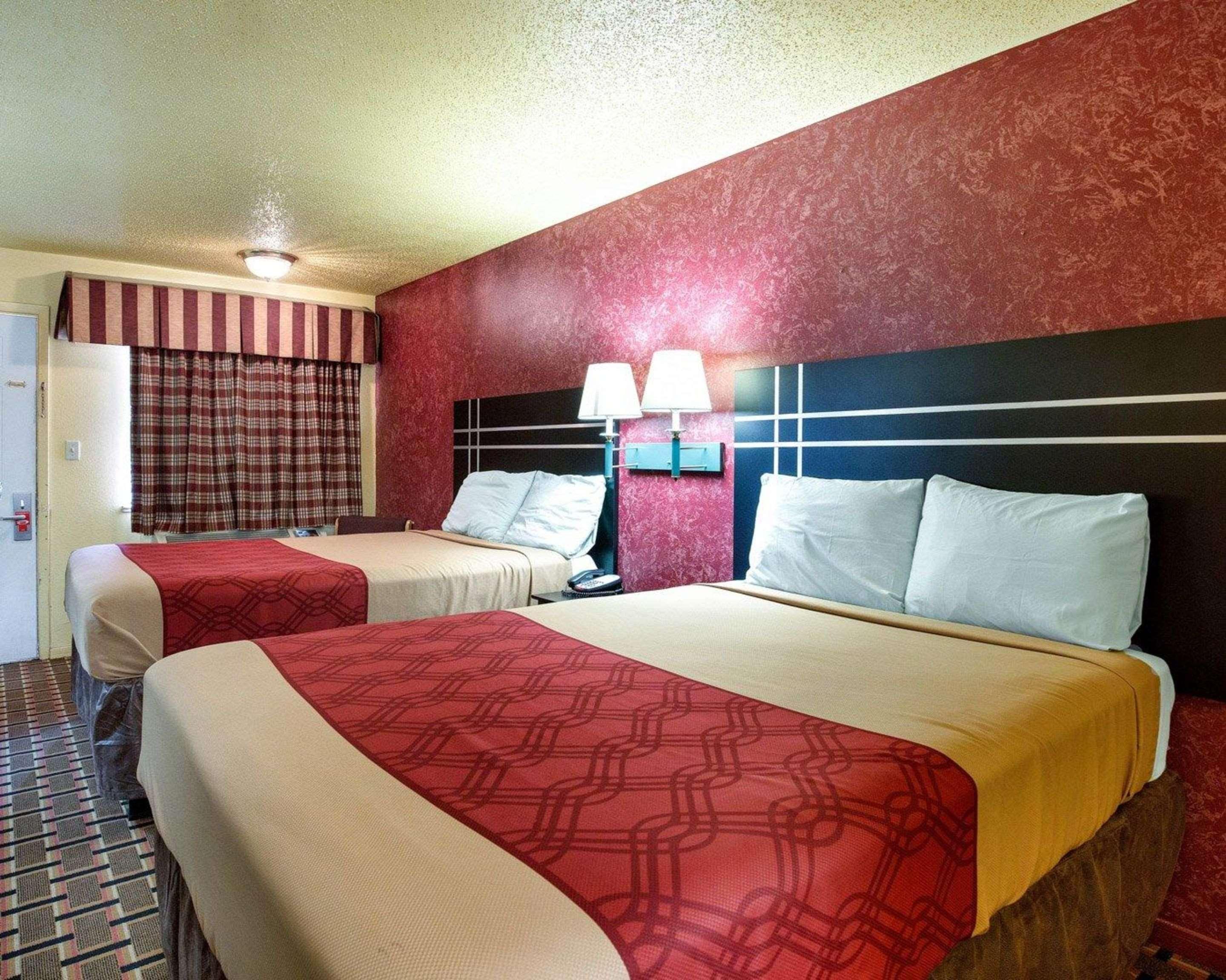 Econo Lodge Houston Brookhollow Екстериор снимка