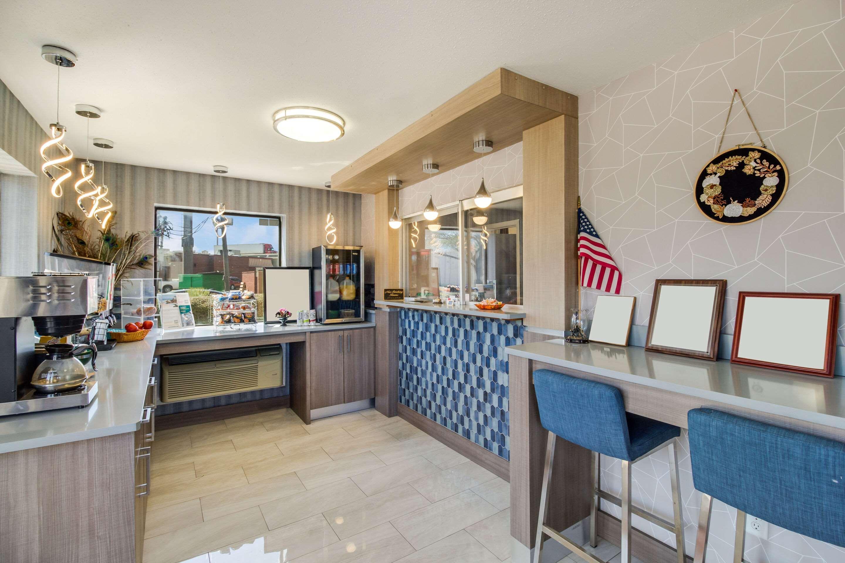 Econo Lodge Houston Brookhollow Екстериор снимка