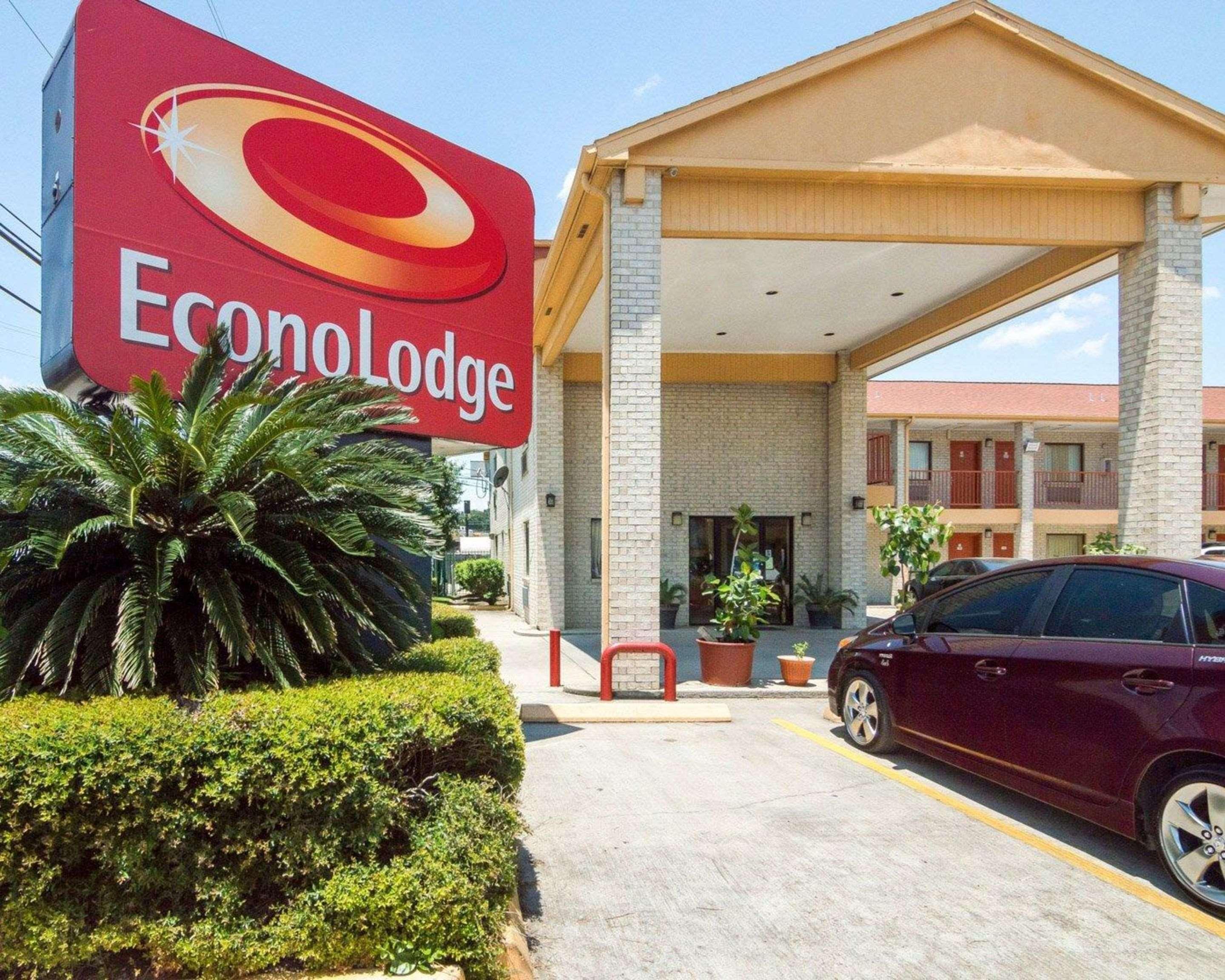 Econo Lodge Houston Brookhollow Екстериор снимка