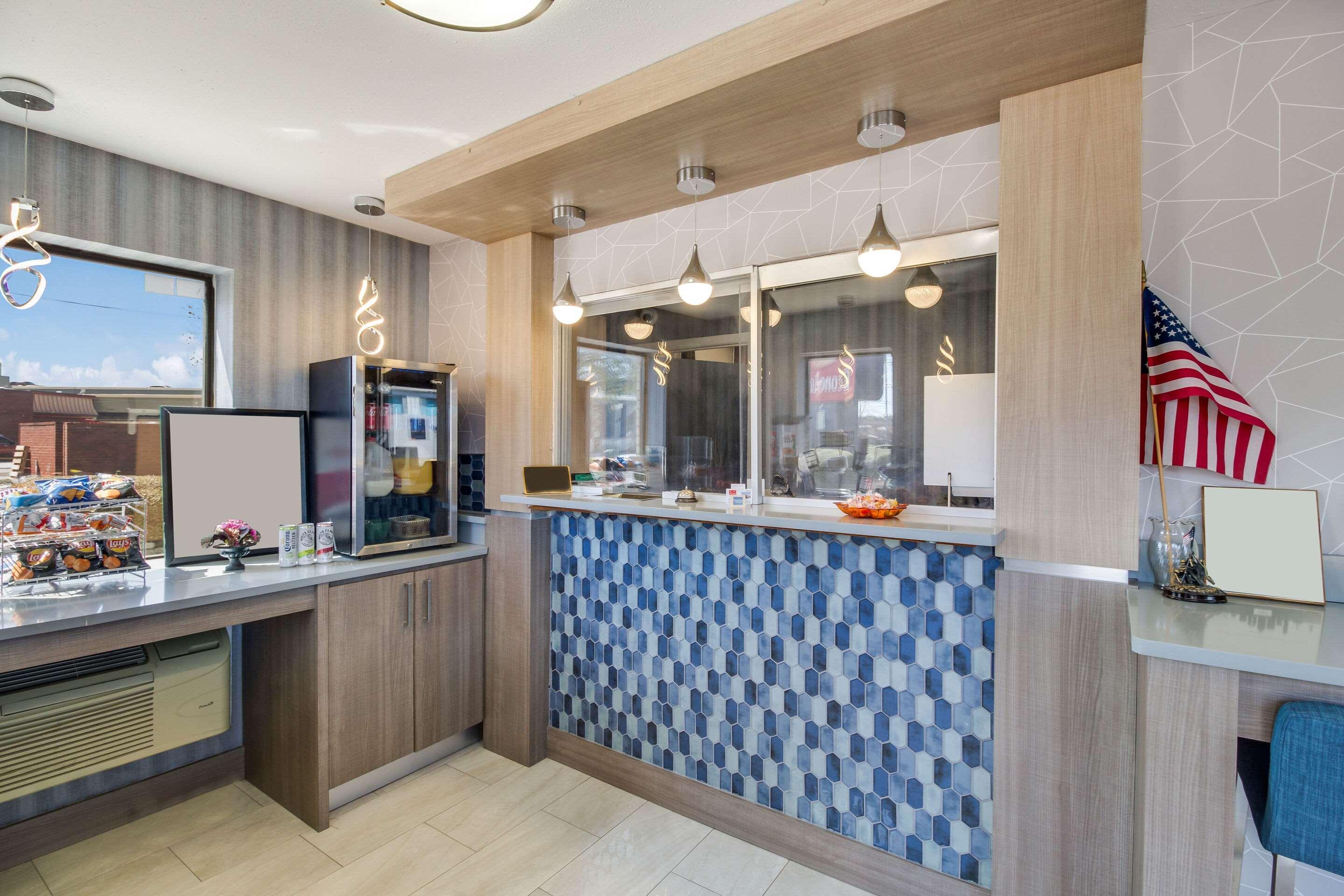 Econo Lodge Houston Brookhollow Екстериор снимка