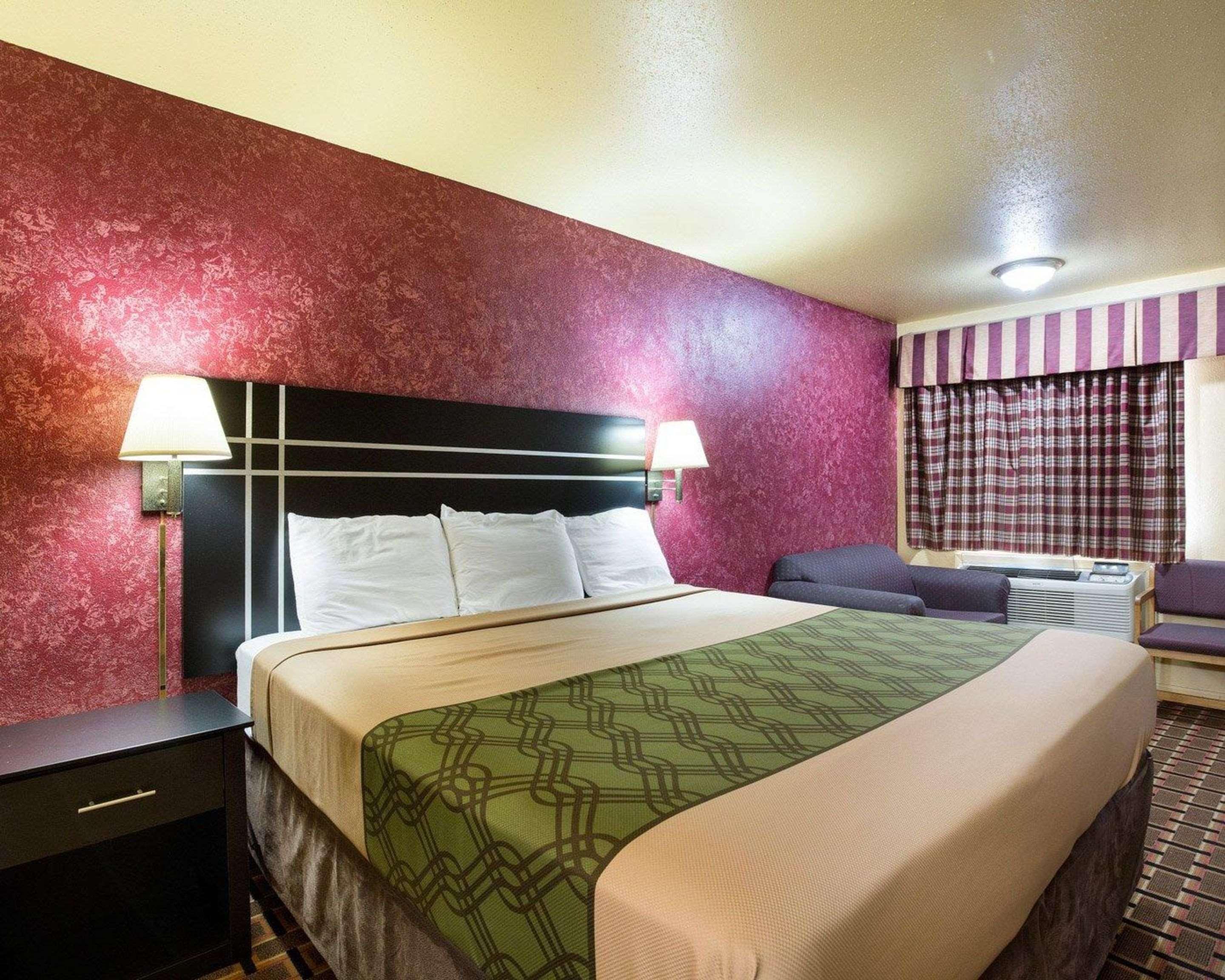 Econo Lodge Houston Brookhollow Екстериор снимка