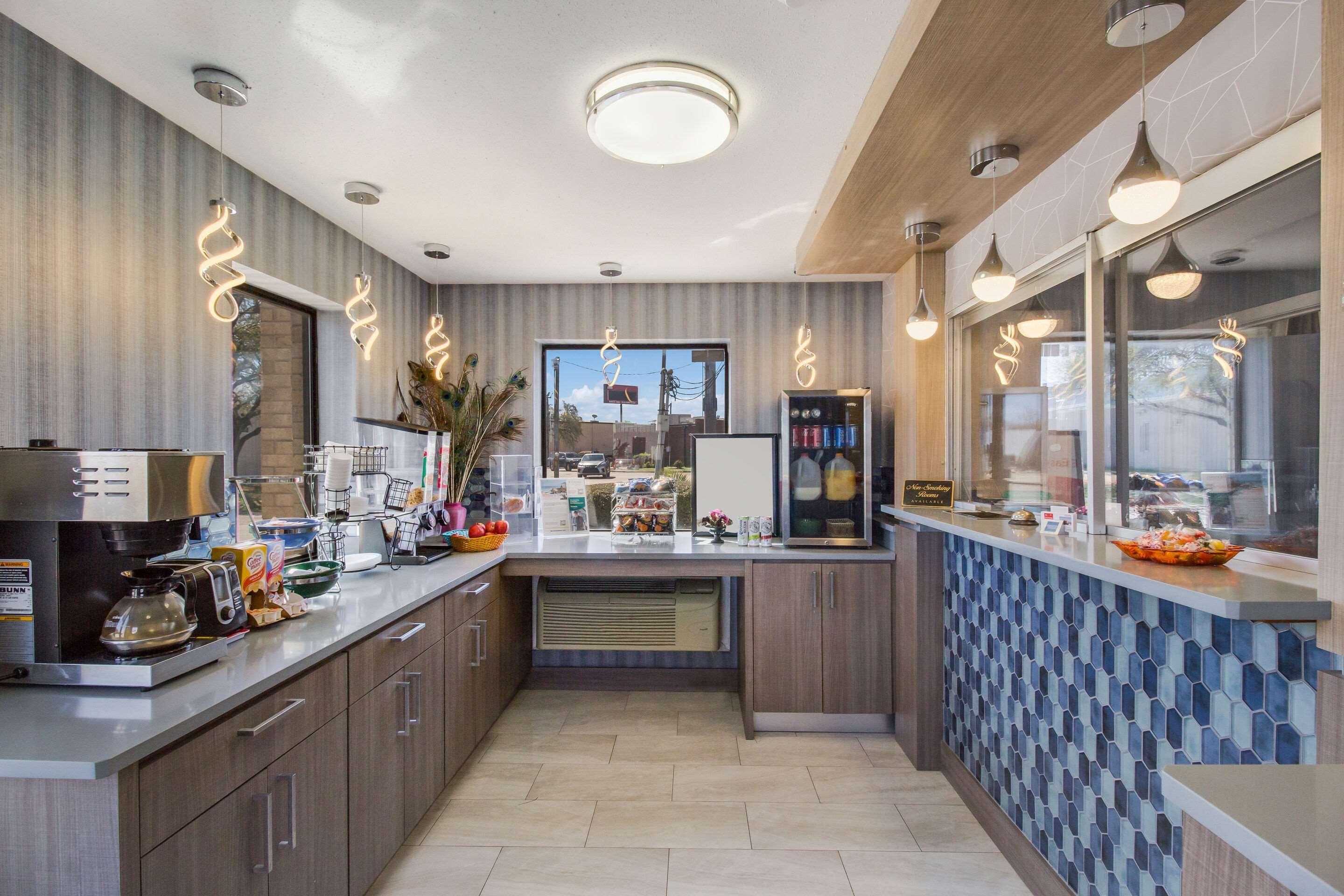 Econo Lodge Houston Brookhollow Екстериор снимка