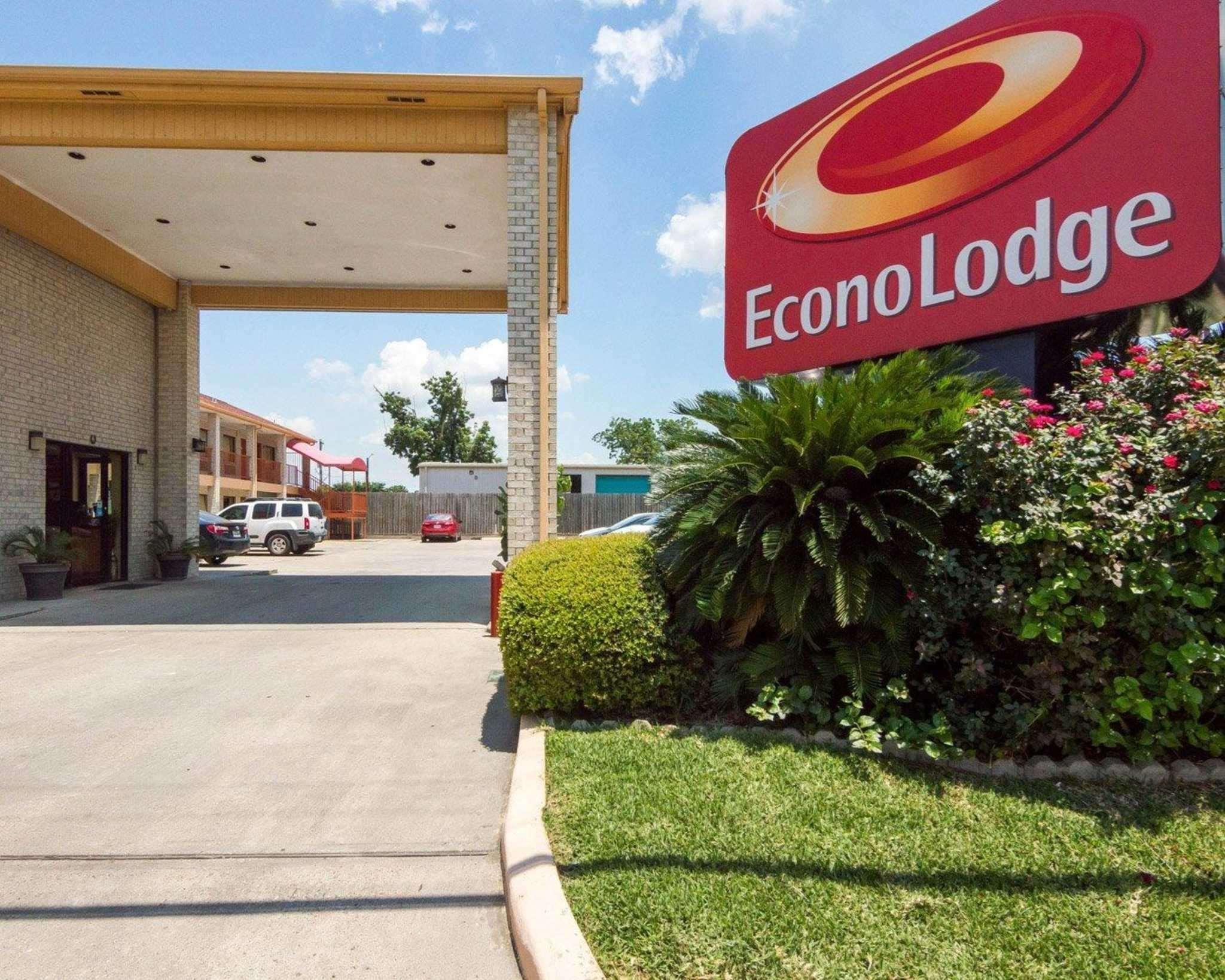 Econo Lodge Houston Brookhollow Екстериор снимка